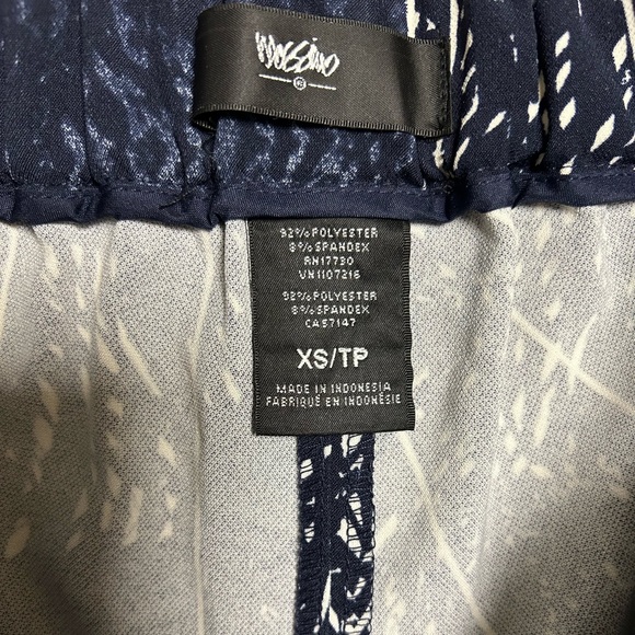 🔴3/$18 NWT Mossimo Abstract Branch Print Pleated Shorts - Navy & White XS - Picture 5 of 5